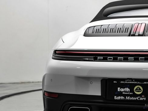 Used 2025 Porsche 911 Carrera RWD image 17