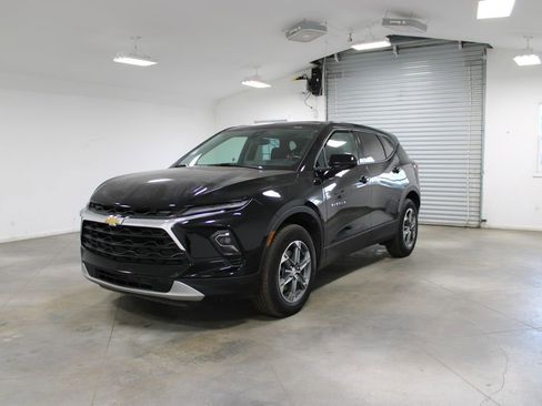Used 2025 Chevrolet Blazer LT image 4