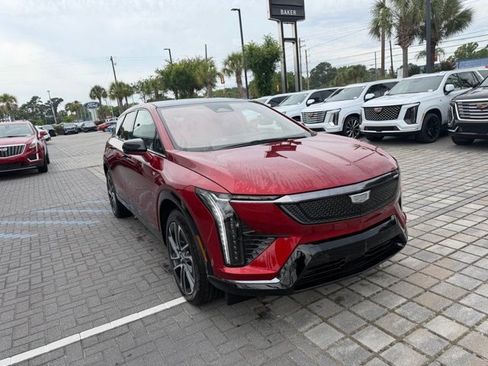 Certified 2025 Cadillac Optiq Sport 2 w/ LPO, Floor Liner Package AWD/4WD image 5