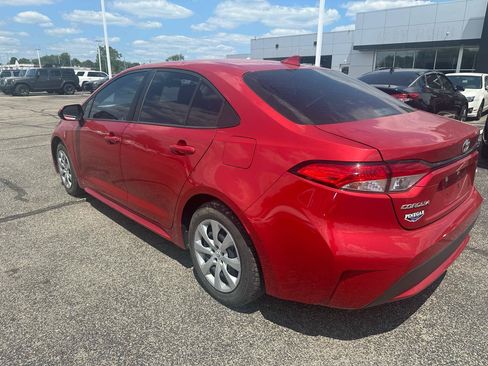 Used 2021 Toyota Corolla LE FWD image 3