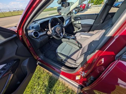 Used 2024 Chevrolet Trax LT w/ Driver Confidence Package FWD image 17