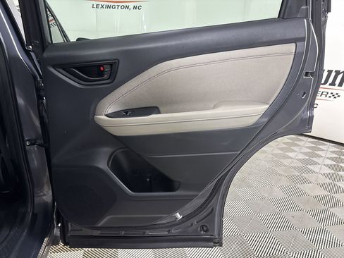 Used 2025 Subaru Forester Premium w/ Convenience Package #2 image 24