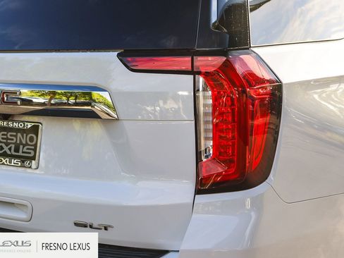 Used 2022 GMC Yukon SLT w/ SLT Premium Package image 7