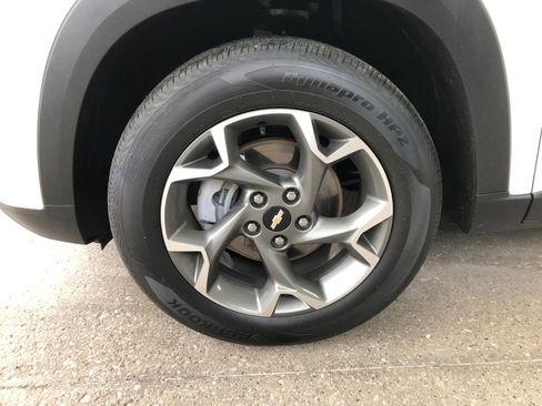 Used 2025 Chevrolet Trax LT w/ Driver Confidence Package FWD image 4