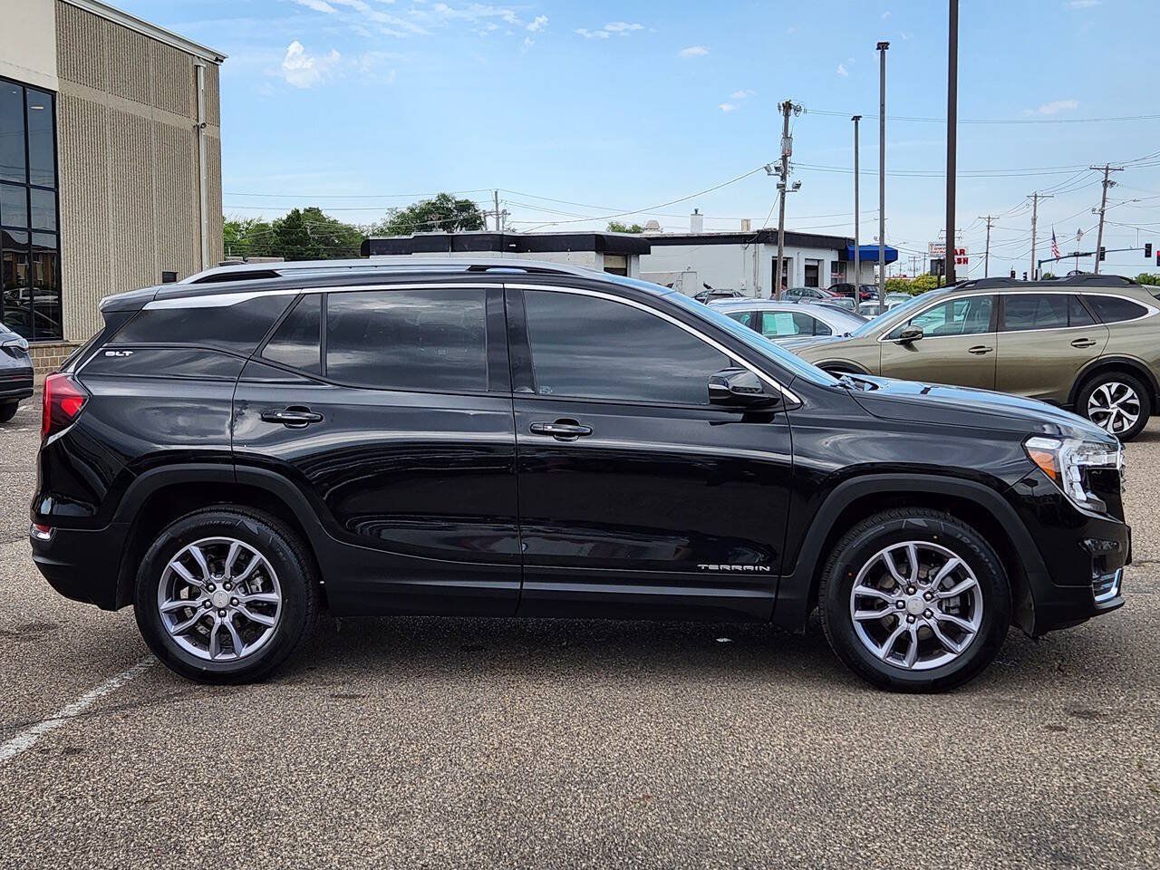 Used 2022 GMC Terrain SLT AWD/4WD image 11