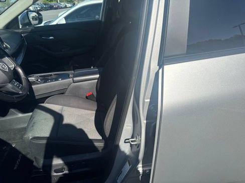 Used 2025 Nissan Rogue SV FWD image 5