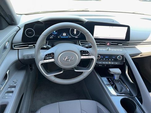 Used 2023 Hyundai Elantra SEL w/ Convenience Package image 14