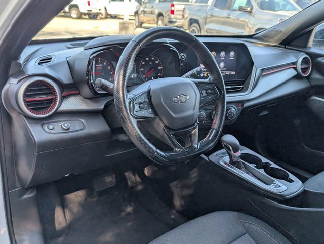Used 2024 Chevrolet Trax RS FWD image 7