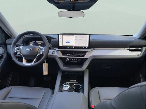 New 2025 Ford Explorer Active w/ Active Comfort Package image 3