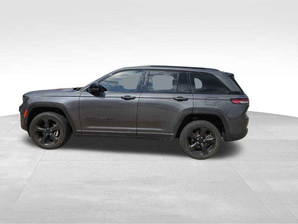 Used 2023 Jeep Grand Cherokee Altitude AWD/4WD image 12