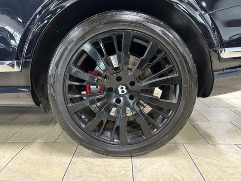 Used 2021 Bentley Bentayga image 36