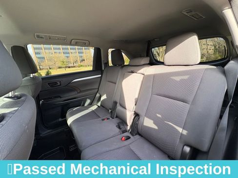 Used 2017 Toyota Highlander LE image 26