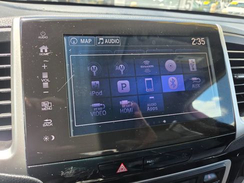 Used 2018 Honda Pilot Touring image 19