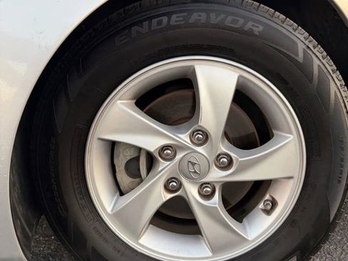 Used 2015 Hyundai Elantra SE image 7