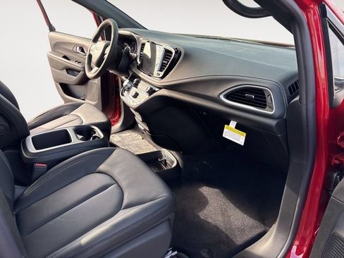 New 2026 Chrysler Pacifica Select w/ S Appearance Package FWD image 34