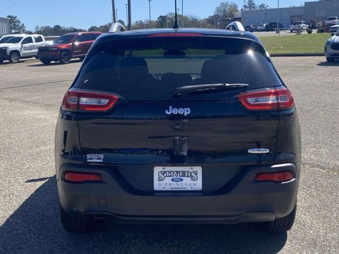 Used 2018 Jeep Cherokee Latitude Plus FWD image 6