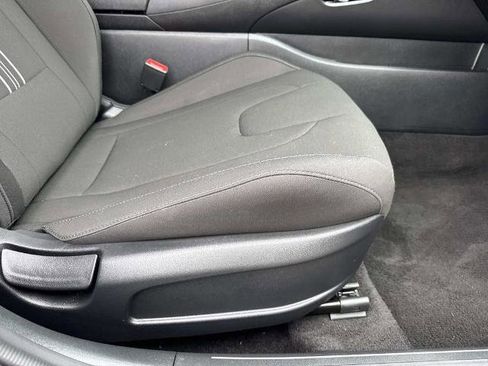 Used 2025 Hyundai Elantra SEL FWD image 12