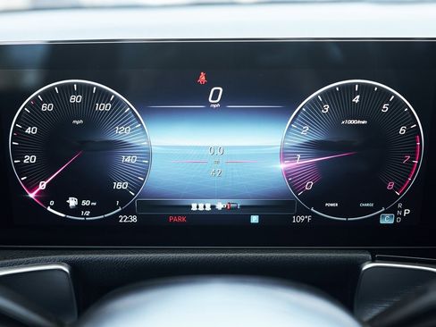 Used 2025 Mercedes-Benz GLB 250 GLB 250 w/ Exclusive Package image 44