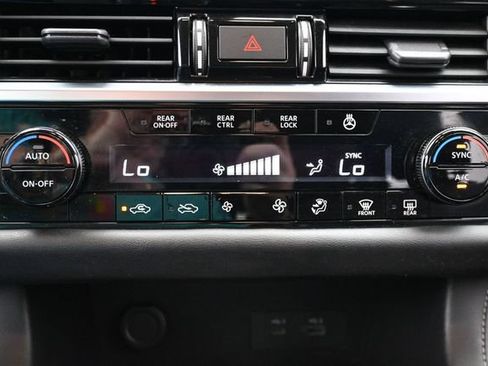 Used 2022 Nissan Pathfinder SL AWD/4WD image 21