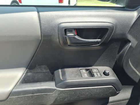 Used 2022 Toyota Tacoma SR RWD image 12