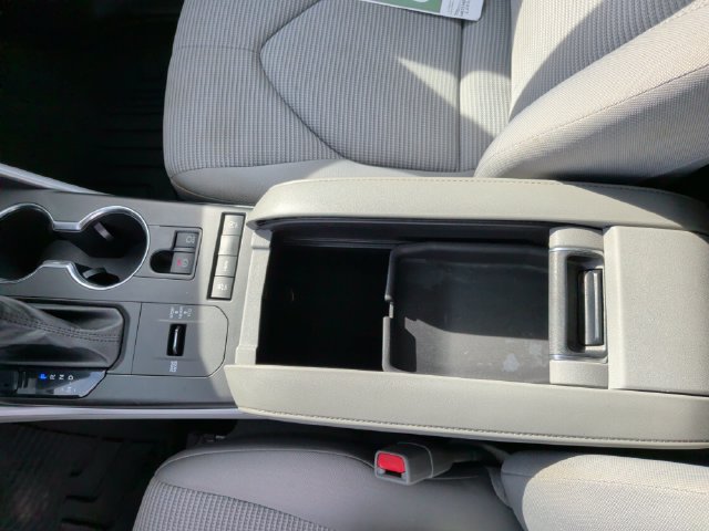 Used 2022 Toyota Highlander LE FWD image 24