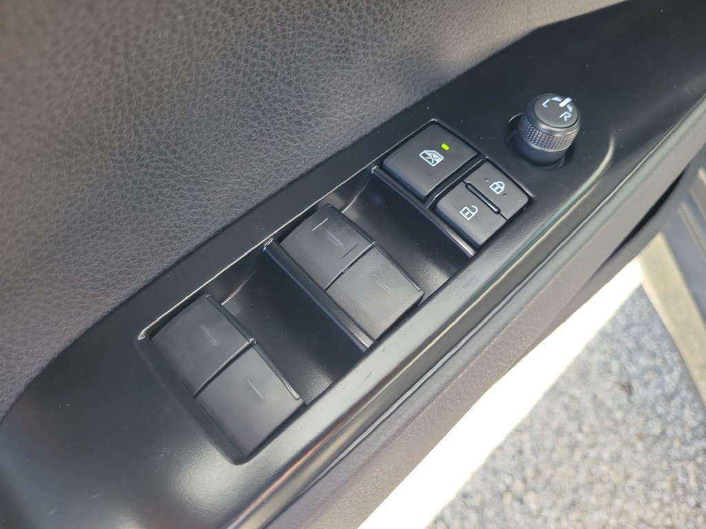 Used 2025 Toyota Camry XLE FWD image 13
