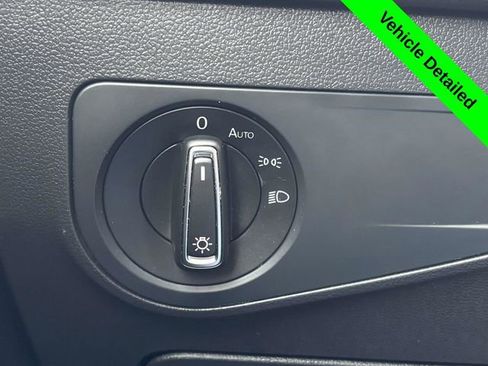 Used 2022 Volkswagen Tiguan SE image 11