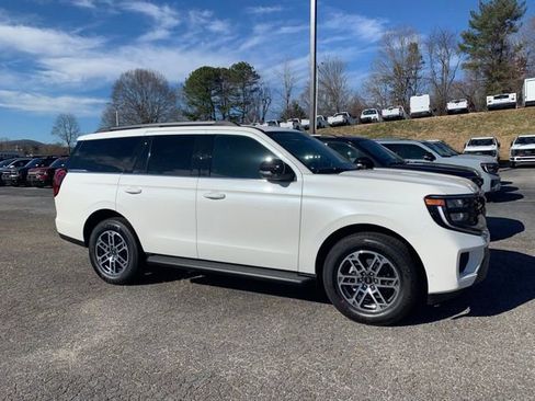 New 2025 Ford Expedition Active image 2