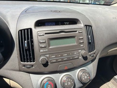 Used 2010 Hyundai Elantra GLS FWD image 21