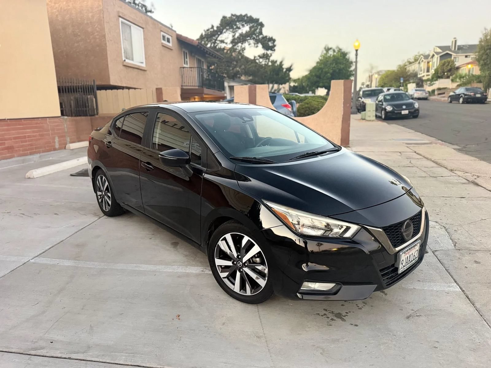 Used 2020 Nissan Versa SR FWD image 2