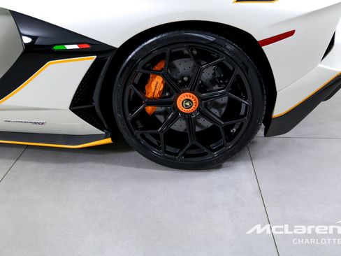 Used 2021 Lamborghini Aventador SVJ AWD/4WD image 32