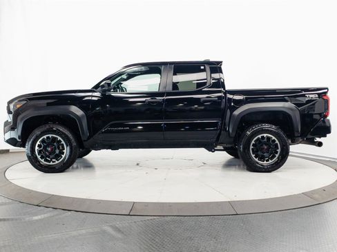 Certified 2024 Toyota Tacoma TRD Off-Road AWD/4WD image 7