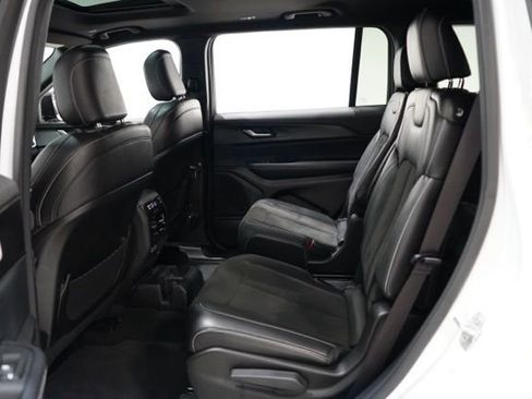 Used 2023 Jeep Grand Cherokee L Laredo image 33