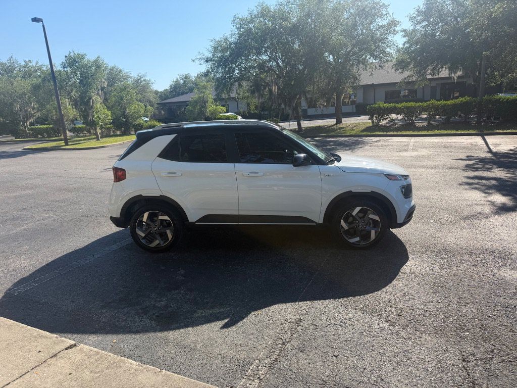 Used 2024 Hyundai Venue Limited FWD image 7
