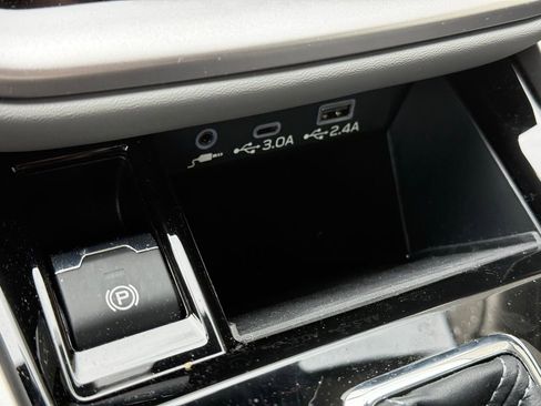 Used 2025 Subaru Outback Premium w/ Popular Package #1A image 16