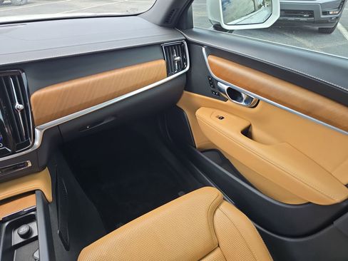 Used 2017 Volvo S90 T6 Inscription w/ Vision Package image 12