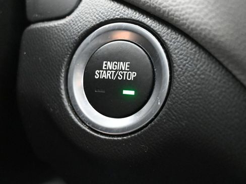 Used 2021 Chevrolet Equinox LS image 21