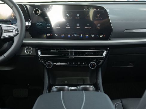 Used 2026 Chevrolet Traverse LT w/ Driver Confidence Package image 25