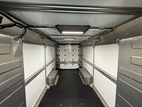 Used 2025 Chevrolet Brightdrop 600 w/ Power Door Package image 9