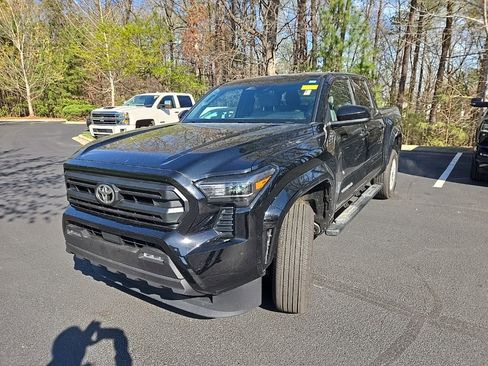 Used 2025 Toyota Tacoma SR5 image 13