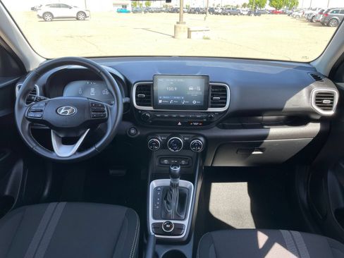 Used 2025 Hyundai Venue SEL FWD image 35
