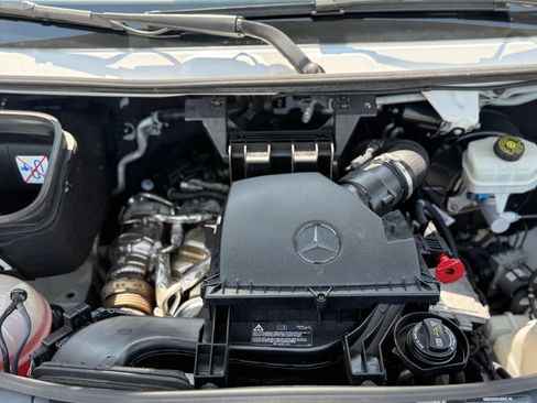 Used 2023 Mercedes-Benz Sprinter 2500 image 18