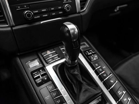Used 2018 Porsche Macan GTS AWD/4WD image 24