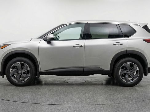 Used 2025 Nissan Rogue SV image 5