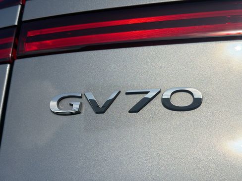 Used 2024 Genesis GV70 2.5T w/ Sport Prestige Package image 11