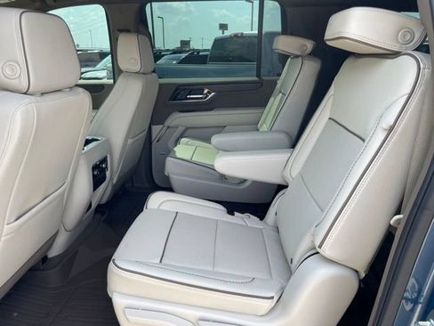 Used 2026 GMC Yukon XL Denali w/ Sun & Power Step Package AWD/4WD image 26