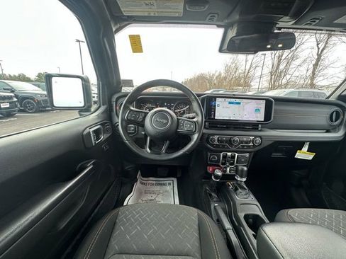 Used 2024 Jeep Gladiator Mojave w/ Safety Group image 18