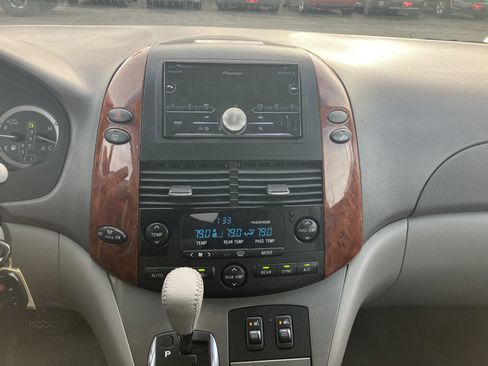 Used 2004 Toyota Sienna XLE image 9