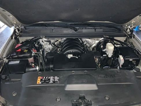 Used 2017 GMC Yukon SLT image 12