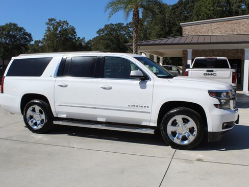 Used 2017 Chevrolet Suburban LT w/ LT Signature Package image 19